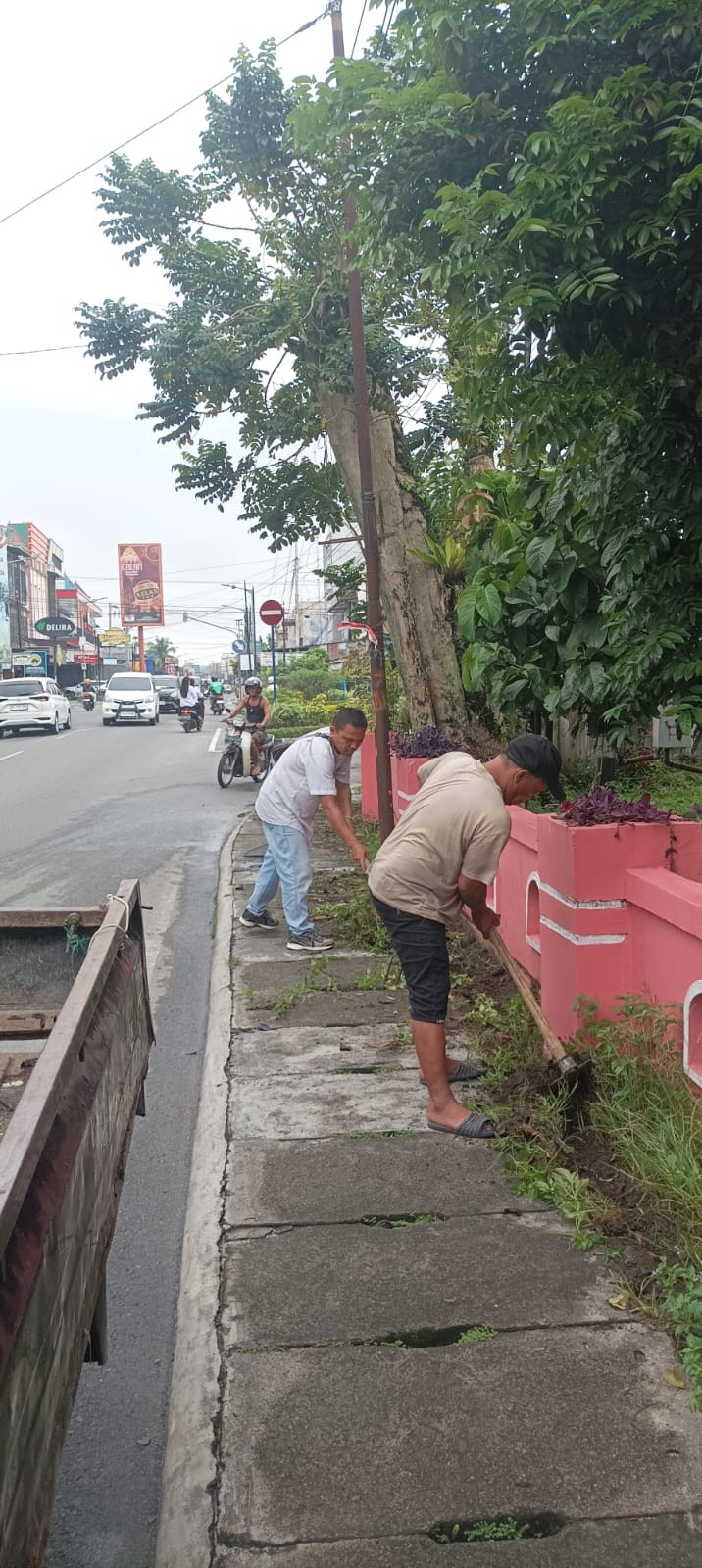 Tim Buser Dan Pembabat Rumput Di Kecamatan Siantar Selatan